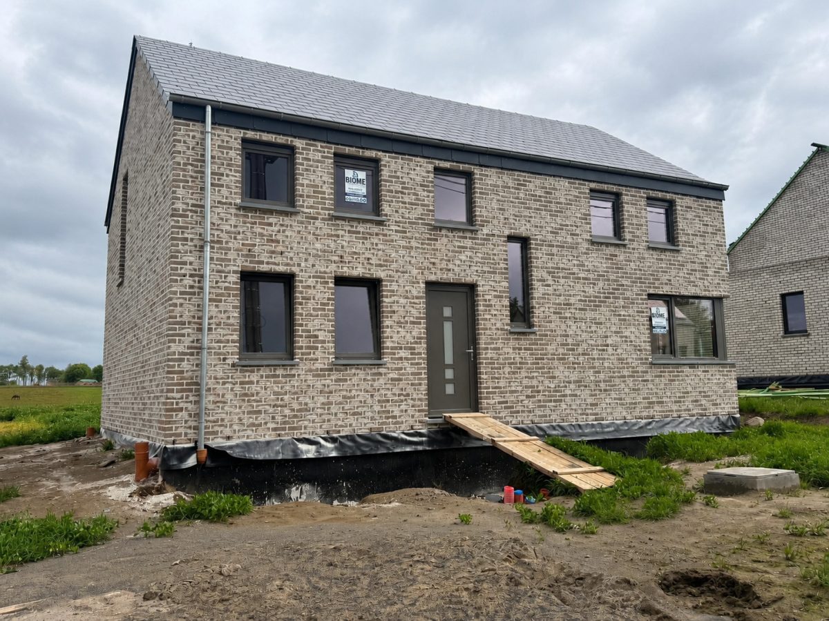 Façade avant - en cours de construction